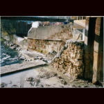 Bild 37 von 40 der Baubilder Querschnitt durch den historischen alten Wehrkrper des Feldes 3  aus Tuffgestein mit Beton verstrkt