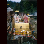 Bild 25 von 40 der Baubilder Blick in die Baugrube gegen den spteren Wasserlauf gesehen